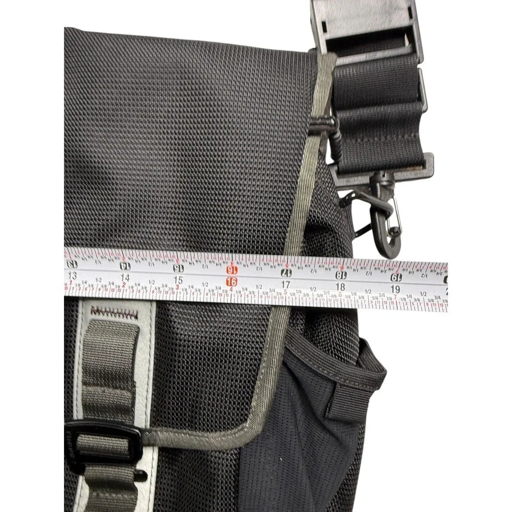 Timbuk2 Messenger Bag Black Grey Adjustable Strap‎ Laptop Commuter